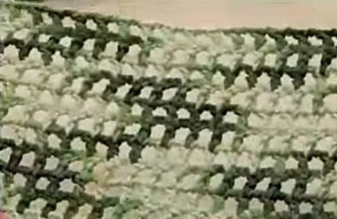 Пушистый коврик плетением крючком