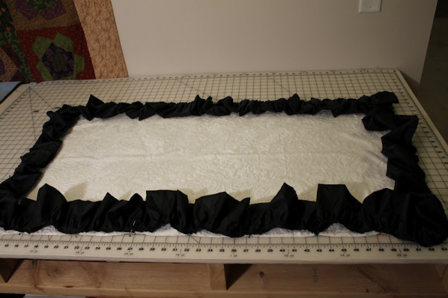 Периметр одеяла можно декорировать волнистой каймой