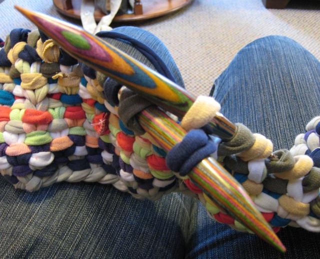 вязание ковриков из старых вещей 