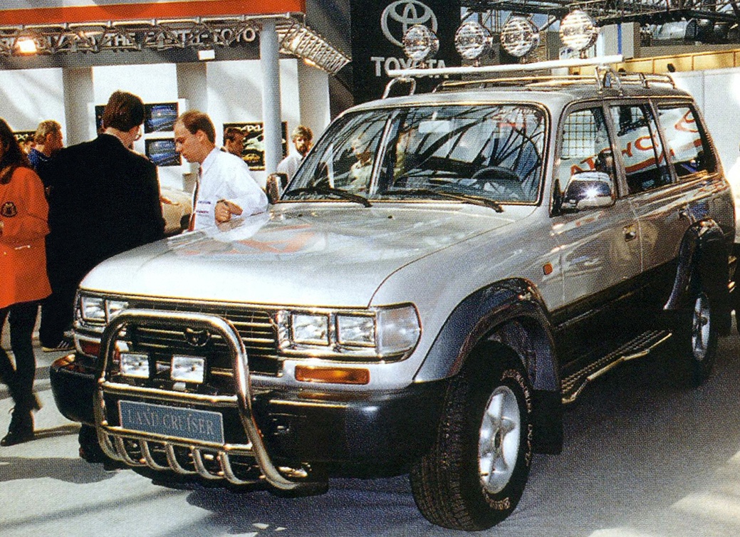 Toyota выпустит лимитированные коврики для Land Cruiser: предзаказы стартуют онлайн в Японии
